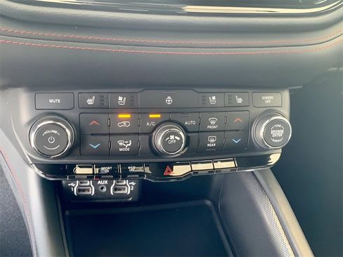 Used 2024 Dodge Durango GT image 41