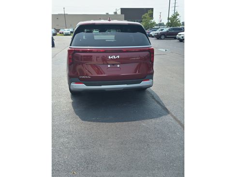 Used 2025 Kia Carnival FWD image 6