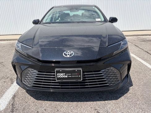Used 2025 Toyota Camry XLE AWD/4WD image 11