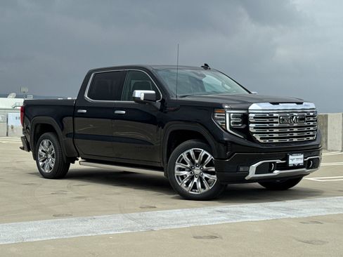 Used 2026 GMC Sierra 1500 Denali AWD/4WD image 2