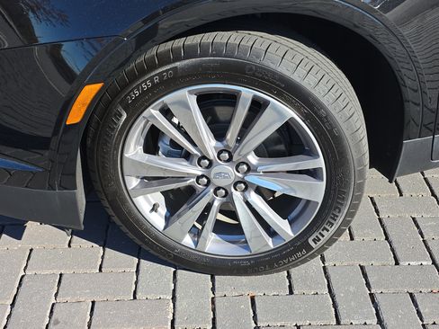 Used 2025 Cadillac XT5 Premium Luxury image 12