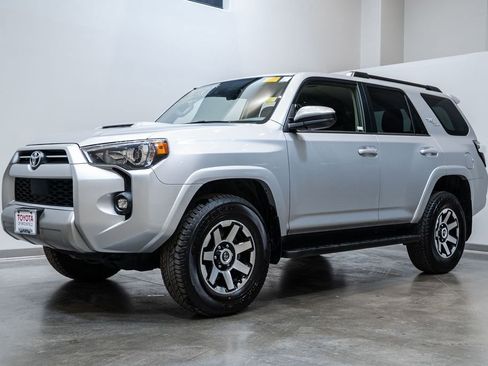 Used 2024 Toyota 4Runner TRD Off-Road image 3