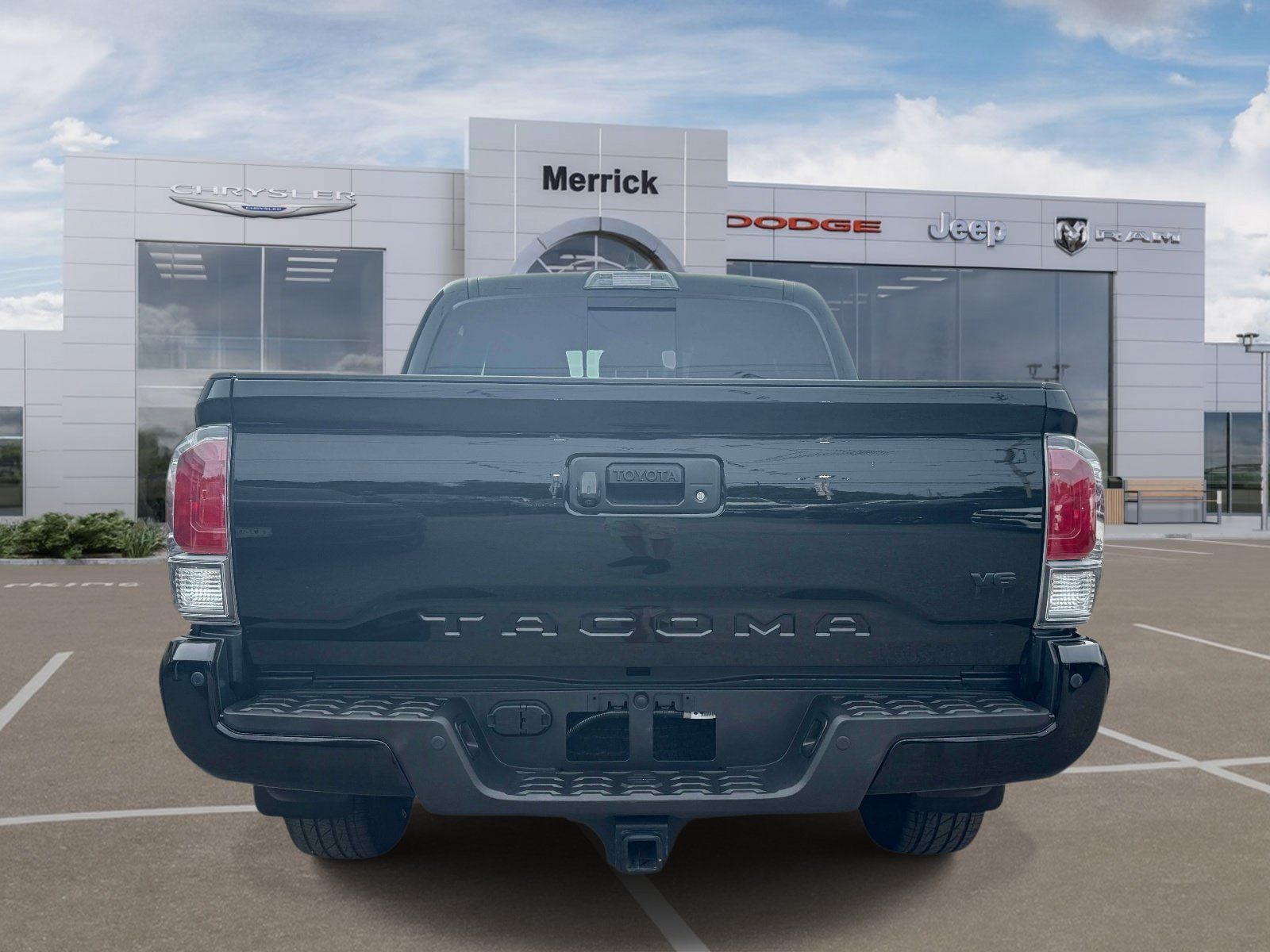 Used 2023 Toyota Tacoma TRD Off-Road w/ Advanced Technology Package AWD/4WD image 7