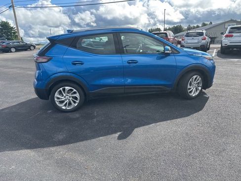 Used 2022 Chevrolet Bolt EUV LT w/ Comfort Package image 9