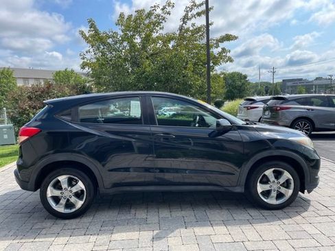 Used 2018 Honda HR-V LX image 7