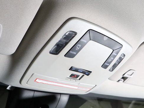 Used 2021 Toyota Sienna LE image 26