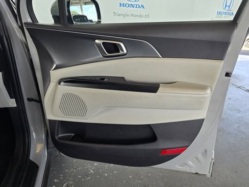 Used 2024 Kia Carnival LX image 26