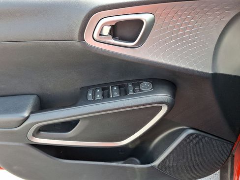 Used 2023 Kia Soul LX w/ LX Technology Package FWD image 19
