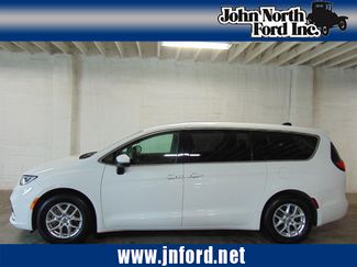 Used 2023 Chrysler Pacifica Touring-L video 1