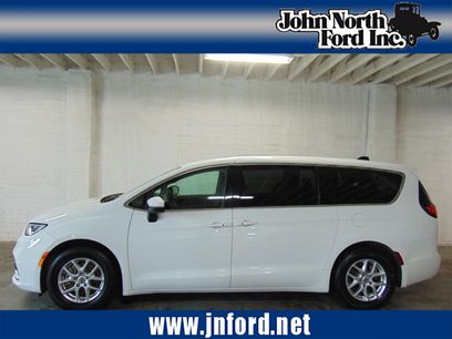 Used 2023 Chrysler Pacifica Touring-L