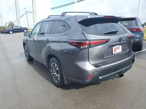 Used 2025 Toyota Highlander XLE AWD/4WD image 3