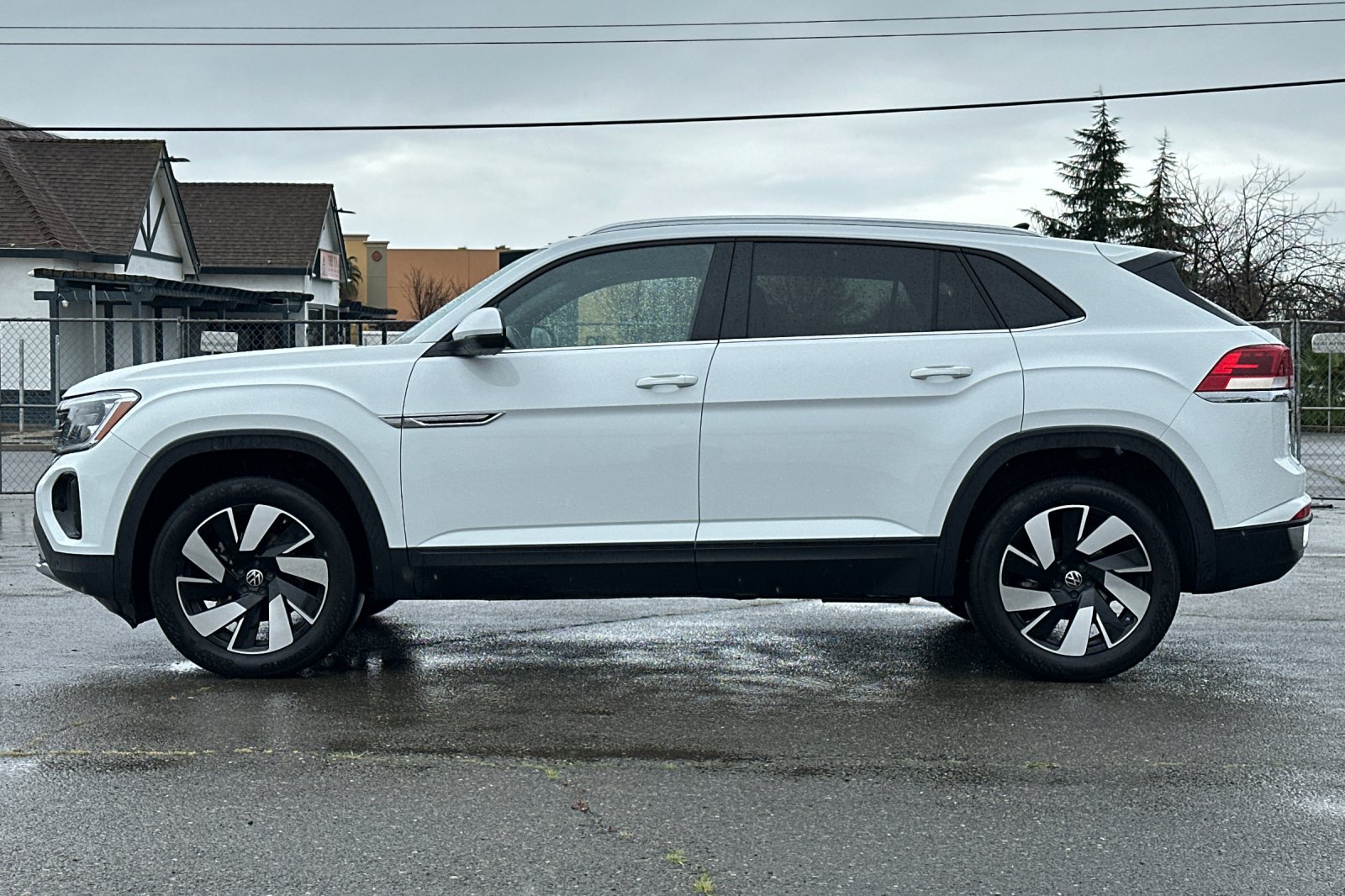 Used 2024 Volkswagen Atlas Cross Sport SE AWD/4WD image 8