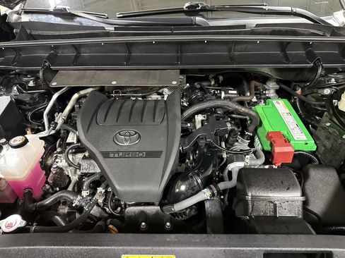 Used 2023 Toyota Highlander XLE AWD/4WD image 26