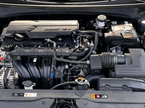 Used 2024 Hyundai Elantra SEL FWD image 28
