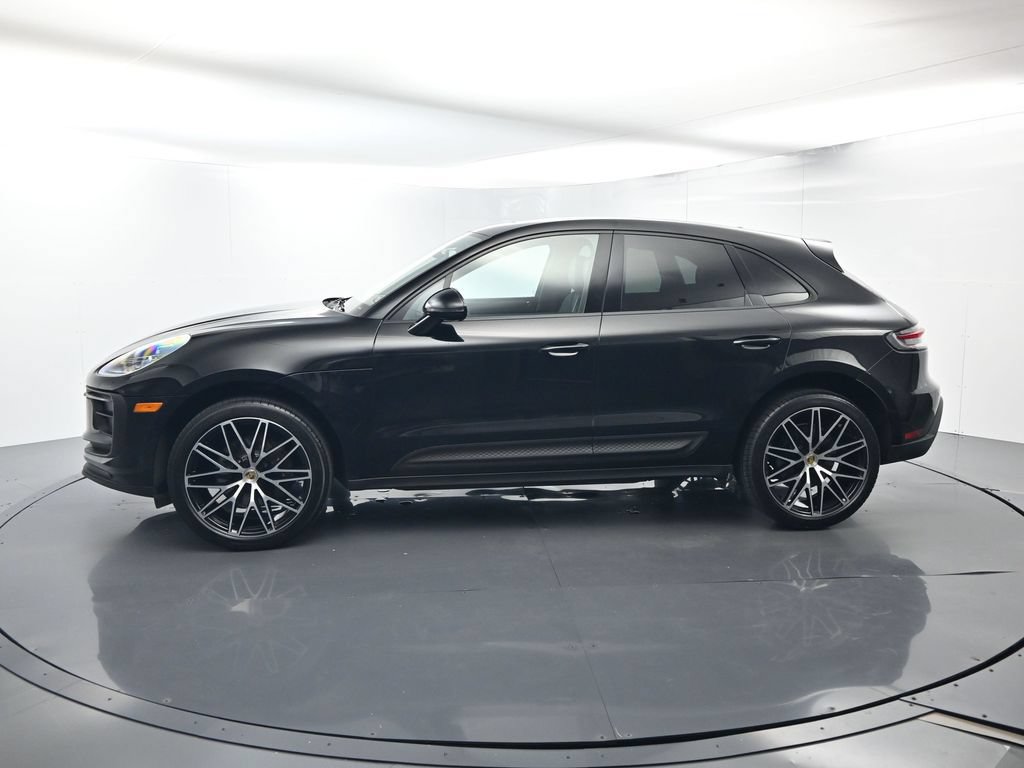 Used 2023 Porsche Macan AWD/4WD image 2