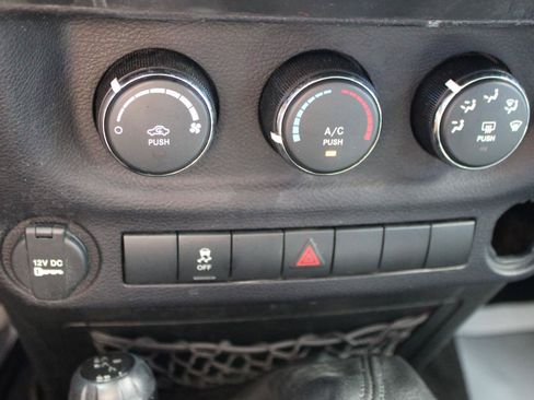 Used 2015 Jeep Wrangler Unlimited Sport AWD/4WD image 29