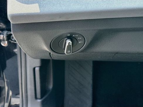 Used 2025 Volkswagen Jetta SE FWD image 14