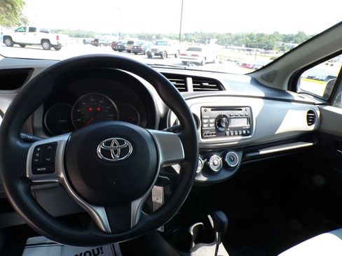 Used 2014 Toyota Yaris LE FWD image 10