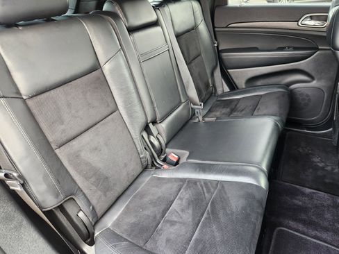 Used 2017 Jeep Grand Cherokee Altitude image 16