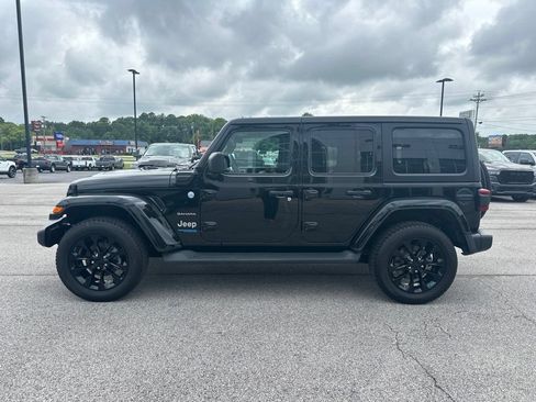 Used 2022 Jeep Wrangler Unlimited Sahara AWD/4WD image 5