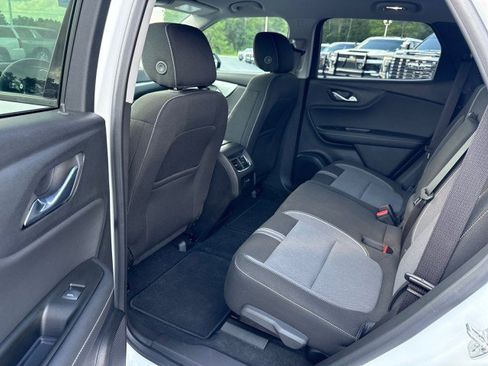 Used 2025 Chevrolet Blazer LT w/ Convenience Package FWD image 17