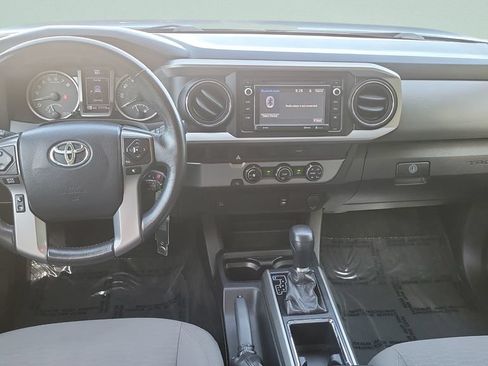 Used 2017 Toyota Tacoma SR5 w/ Tow Package RWD image 11