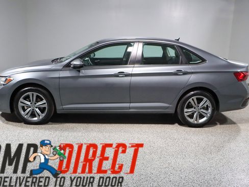 Used 2024 Volkswagen Jetta SE image 10