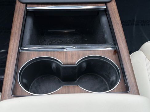 Used 2025 Tesla Model S image 10