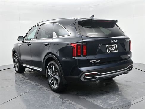 Certified 2023 Kia Sorento EX image 6