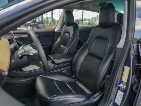 Used 2022 Tesla Model 3 Standard Range RWD image 12