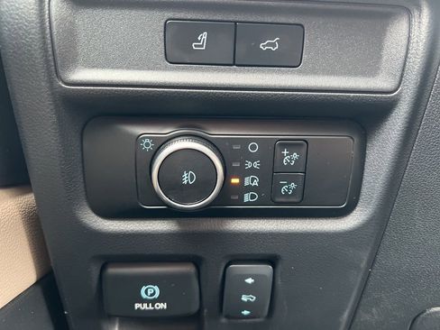 Used 2024 Ford Expedition Limited image 15