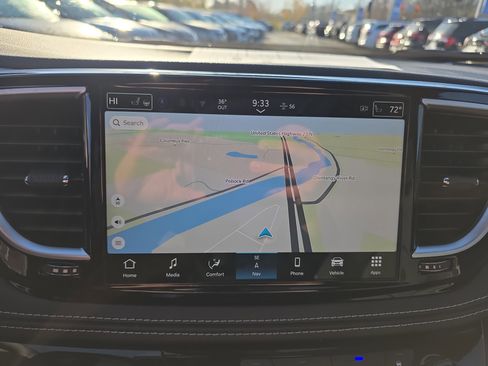 New 2026 Chrysler Pacifica Limited w/ Uconnect Theater Family Group image 5