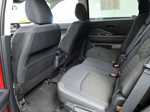 Used 2025 Nissan Pathfinder SV FWD image 17