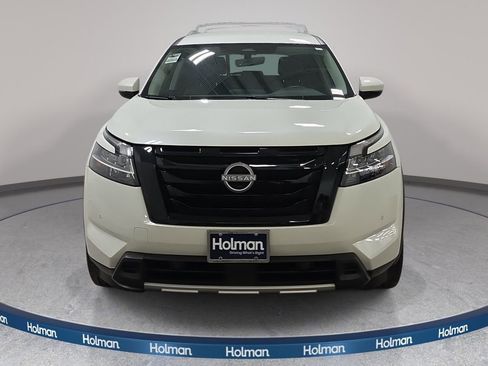 Used 2023 Nissan Pathfinder SL w/ Black Appearance Package AWD/4WD image 3