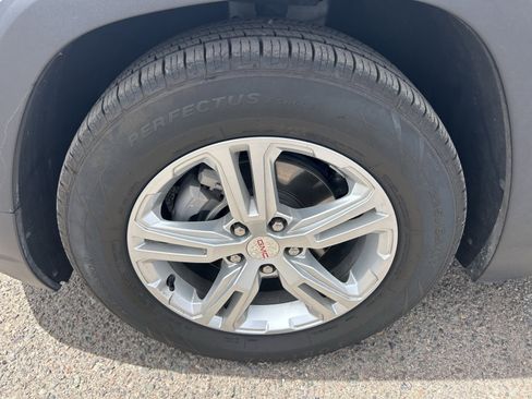 Used 2024 GMC Terrain SLE FWD image 8
