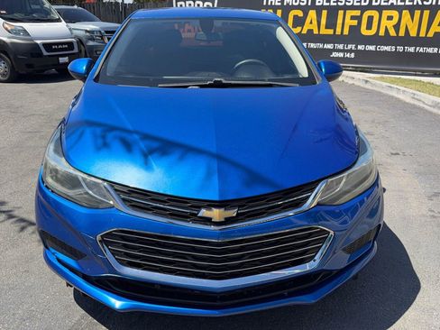 Used 2017 Chevrolet Cruze LT w/ Convenience Package FWD image 3