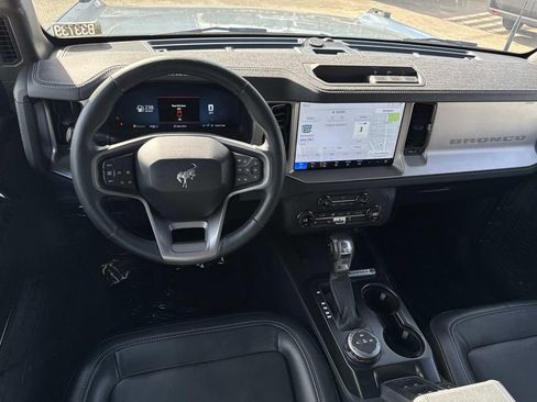 Used 2025 Ford Bronco Outer Banks image 10