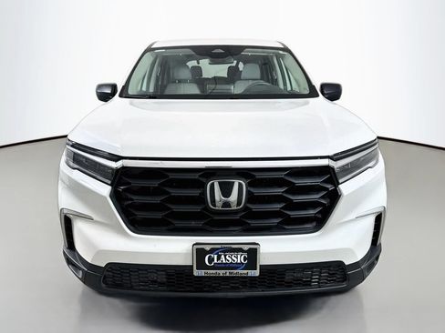 Used 2023 Honda Pilot LX image 2