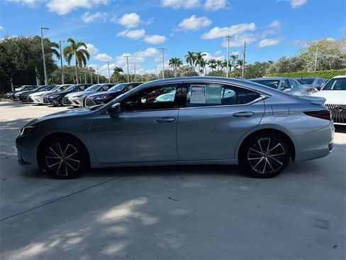 Certified 2025 Lexus ES 300h w/ Premium Package image 4