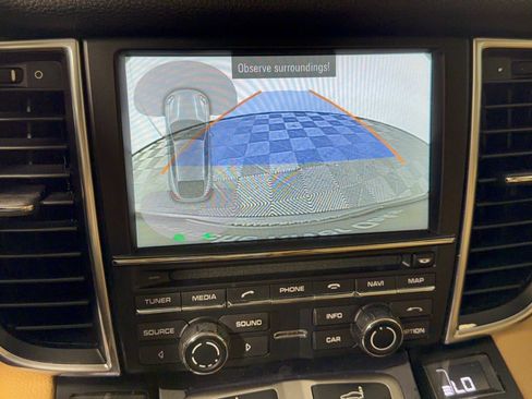 Used 2015 Porsche Panamera image 24
