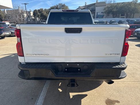 Used 2022 Chevrolet Silverado 2500 Custom w/ Custom Value Package image 6
