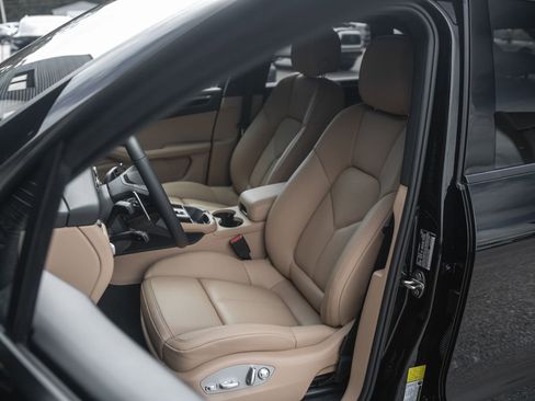 New 2025 Porsche Macan image 5