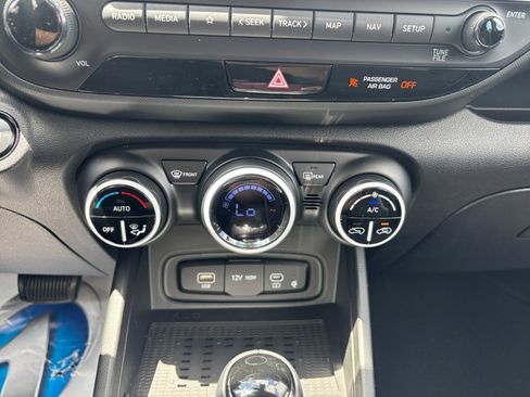 Certified 2025 Hyundai Venue Limited image 18