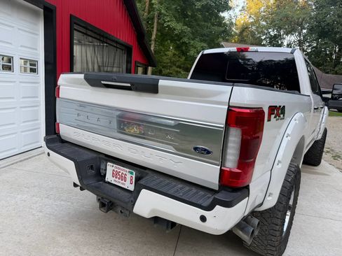 Used 2019 Ford F250 Platinum w/ Platinum Ultimate Package AWD/4WD image 8