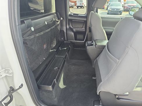 Used 2019 Toyota Tacoma SR image 18