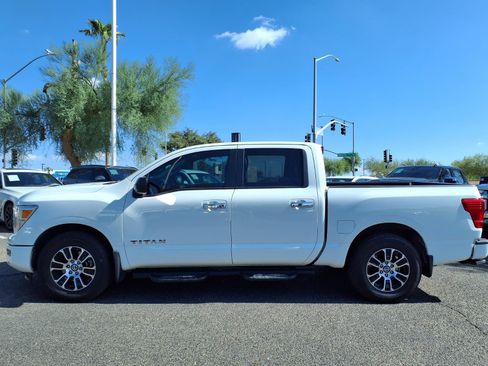 Used 2021 Nissan Titan SV w/ SV Convenience Package RWD image 10