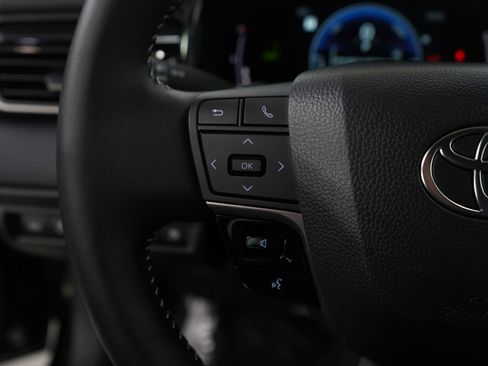 Used 2025 Toyota Camry SE image 16