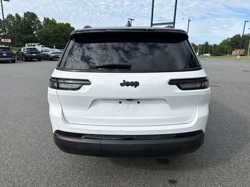 Used 2023 Jeep Grand Cherokee L Laredo RWD image 8