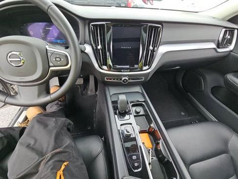 Used 2025 Volvo S60 B5 Core image 16