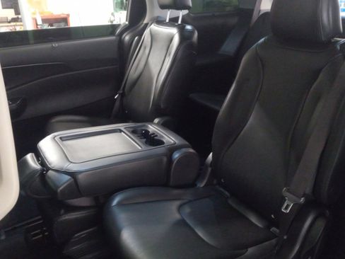 Certified 2025 Kia Carnival SX image 16